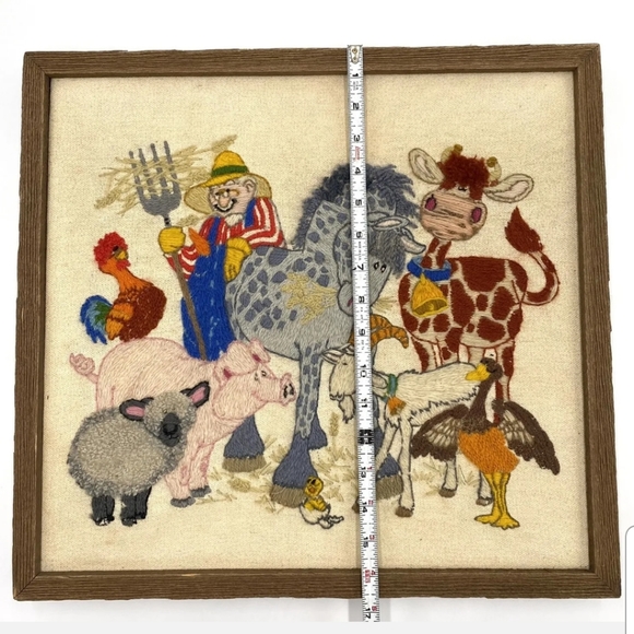 Vintage Handmade Yarn Needlecraft Embriodered Art Farm Yard Fun Framed - Picture 14 of 14